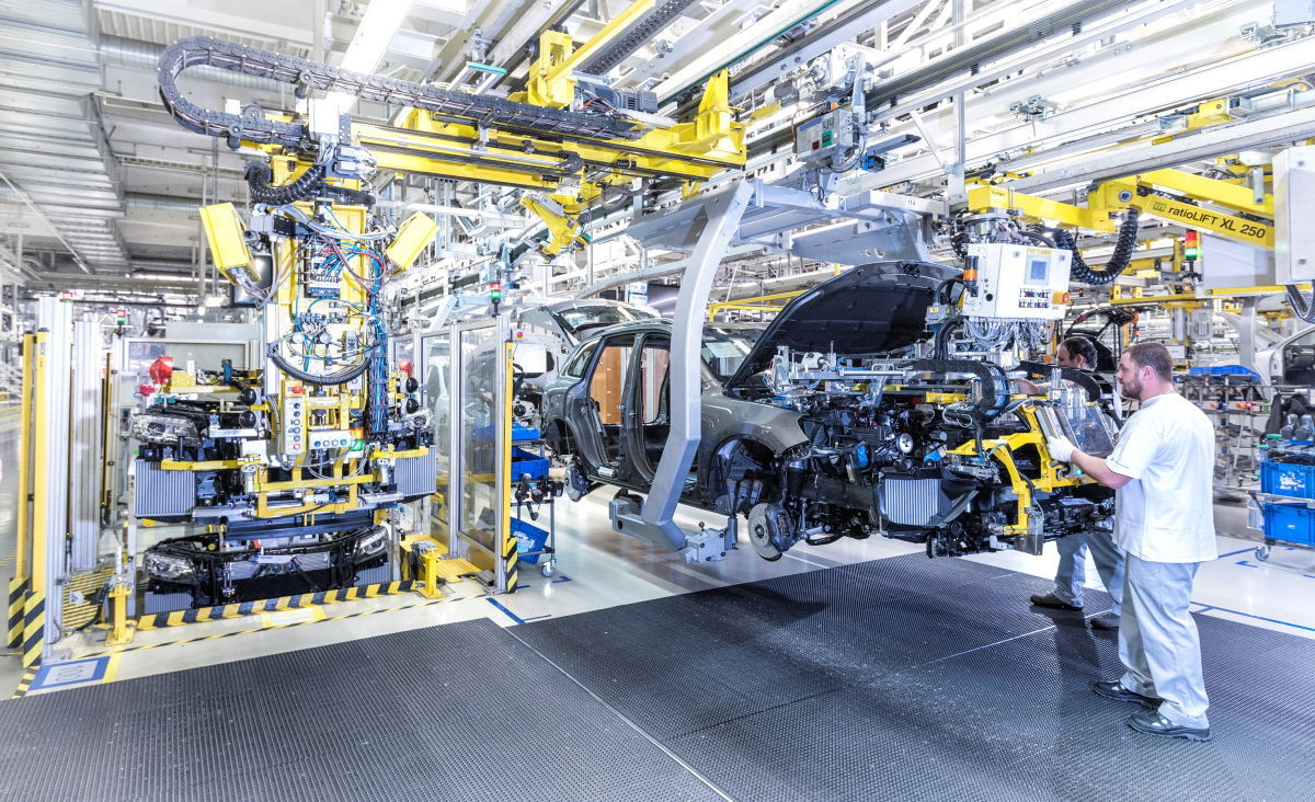 Volkswagen Slovakia v prvom polroku 2015 presiahol hranicu 200 000 vyrobených automobilov