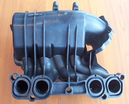 Díly motoru vozidla vyrobené z materiálu zesíleného sklennými vlákny 