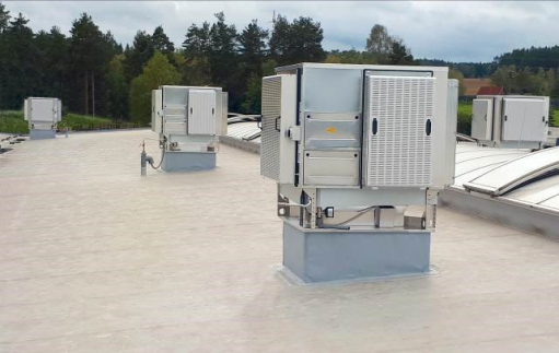 Priame adiabatické chladenie priemyselných priestorov s využitím inteligentnej adiabatickej chladiacej jednotky COLT CoolStream