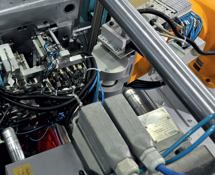 automatizace pro průmysl zpracov&aacute;n&iacute; plastů