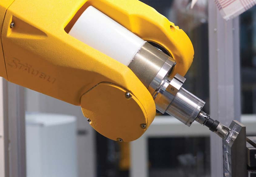 Obr&aacute;běn&iacute; plastů a kompozitn&iacute;ch materi&aacute;lů robotem St&auml;ubli