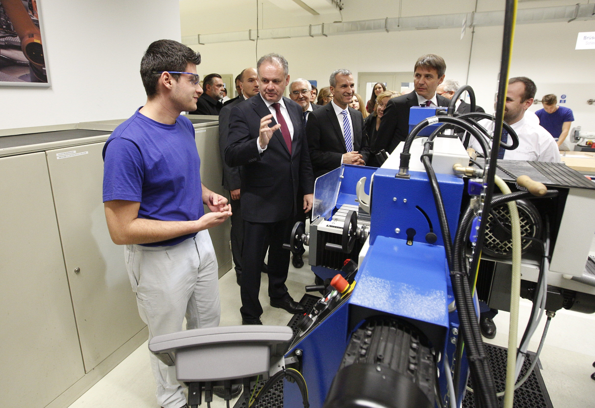 Prezident Slovenskej republiky Andrej Kiska navštívil bratislavský závod Volkswagen Slovakia