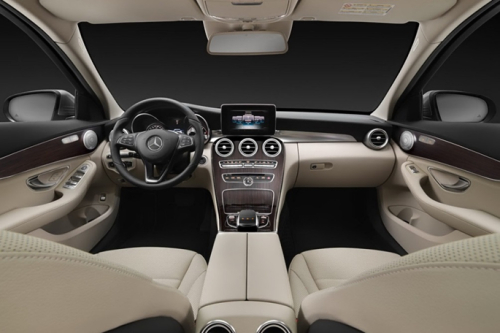 Interi&eacute;r Mercedesu Benz triedy C