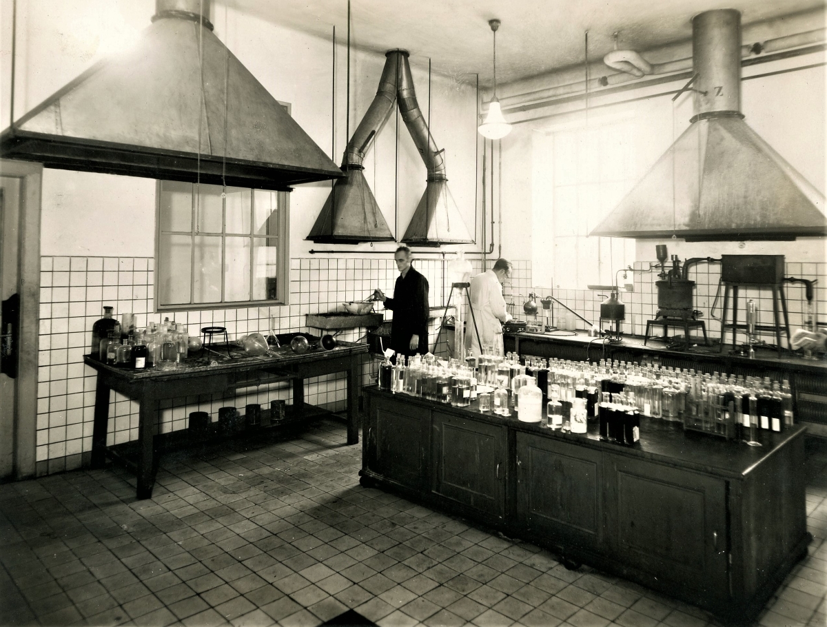 Laborat&oacute;ri&aacute; V&Uacute;RUP-u z obdobia vzniku spoločnosti