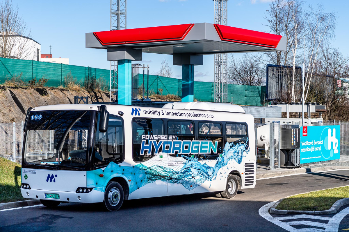 ORLEN Unipetrol - první vodíkový autobus a čerpací stanice
