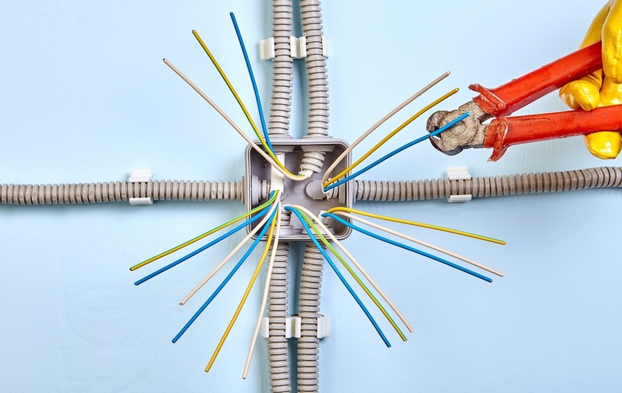 masterbatche spomaľujúce horenie s nízkym obsahom halogénov a bez halogénov Ampacet Europe S.A.