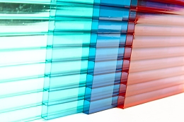  Transparentní a samozhášivé polykarbonáty v portfoliu firmy RESINEX