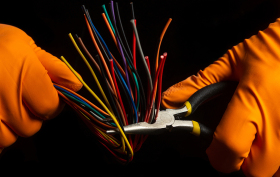 Ampacet na veletrhu Wire 2026 představí masterbatch řešení ELTech™ pro energetické a telekomunikační kabely i chráničky pro optická vlákna