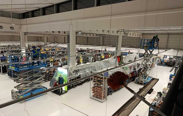 CleanAnt s.r.o.: Odprašovanie vo výškach výrobných hál ako dôležitý prvok bezpečnosti, spoľahlivosti technológií aj ochrany zdravia pracovníkov