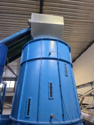 Prodám: ZÁSOBNÍ PODÁVACÍ NÁSYPKA – BOCO PARDUBICE machines, s.r.o. (2025) (skoro nepoužité) - Bod 2