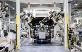 Automobilový průmysl v EU v roce 2025: růst registrací, tlak na výrobu a silnější konkurence