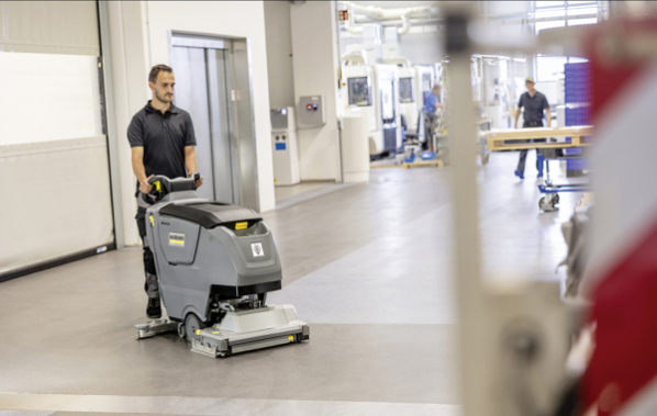 PODLAHOVÉ AUTOMATY: Efektivní volba pro plastikářský průmysl
