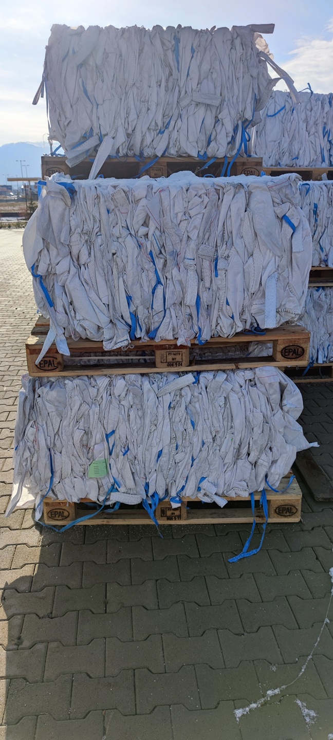 BIG BAGS, dimensions 90 × 60 × 75 cm