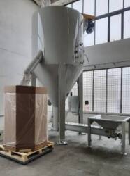 Koupíme použité homogenizační silo pro regranuláty s kapacitou přibližně 5 tun