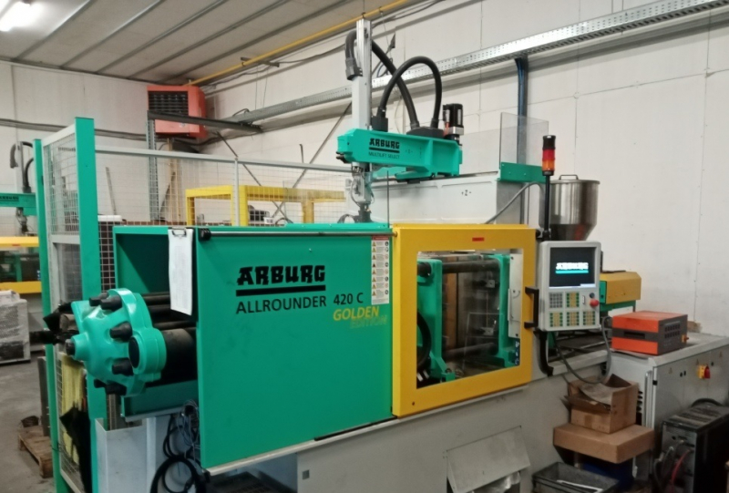Vstrekolis Arburg 420 C 1000-290 s robotom