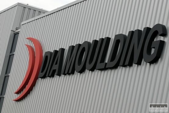 Japonský subdodavatel firmy Sony otevøel závod v Nitøe