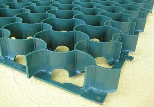 KOS a Ecoraster - zatravňovací plastový systém vyrobený z traplastu
