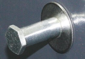 Compact, space saving locking swivel snap R4 from Southco ®