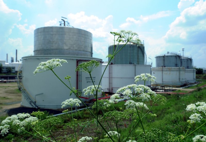 Partnerství Unipetrolu a VŠCHT Praha pokračuje i v roce 2013 - Unipetrol podpoří společné projekty částkou 800 000 korun