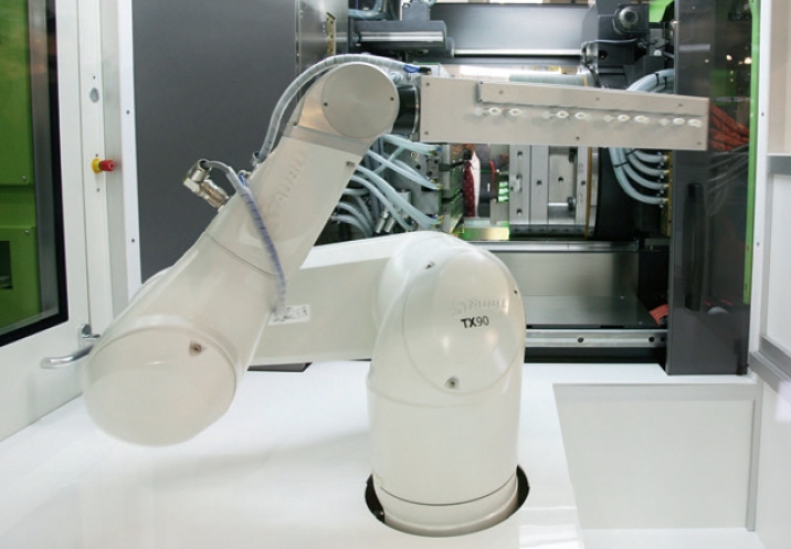 Stäubli představuje robotická řešení pro zpracovatele plastů