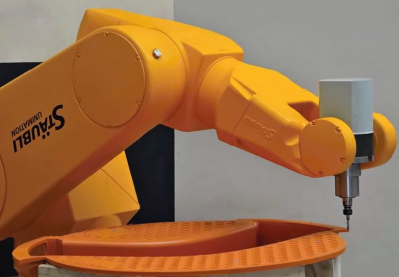 Obrábění plastů a kompozitních materiálů robotem Stäubli