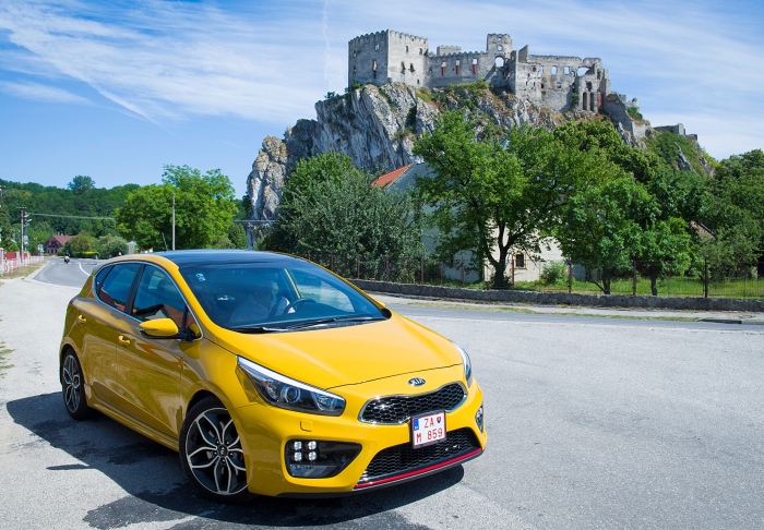 Z výrobních linek závodu Kia sešlo v prvním pololetí 2015 více než 169 000 automobilů a 286 000 motorů
