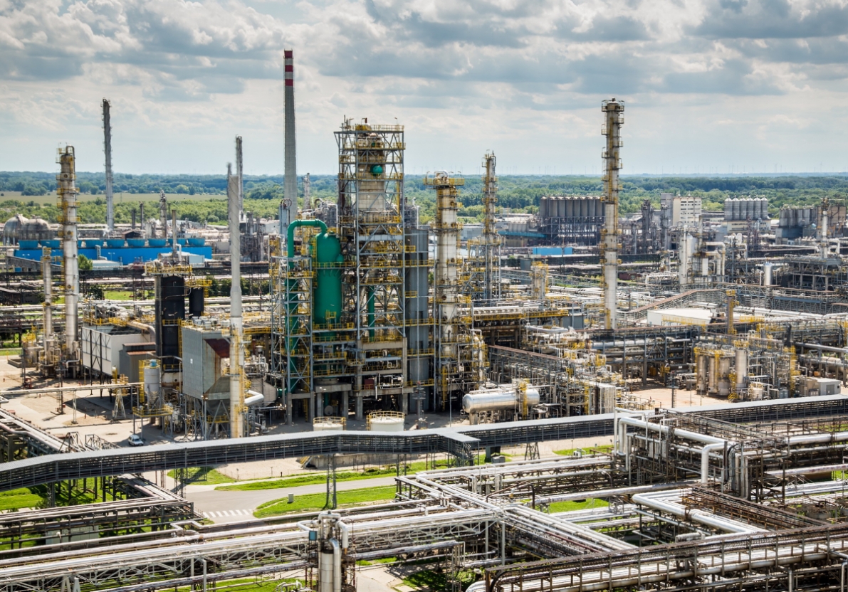 Výroba plastů a chemikálií zlepšily výsledek Skupiny SLOVNAFT ve třetím čtvrtletí