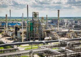 Výroba plastů a chemikálií zlepšily výsledek Skupiny SLOVNAFT ve třetím čtvrtletí