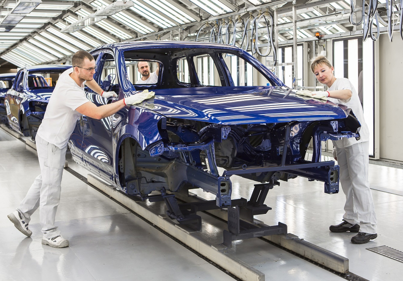Volkswagen Slovakia pokračuje v úspěšném kurzu, překonal hranici 10 000 zaměstnanců