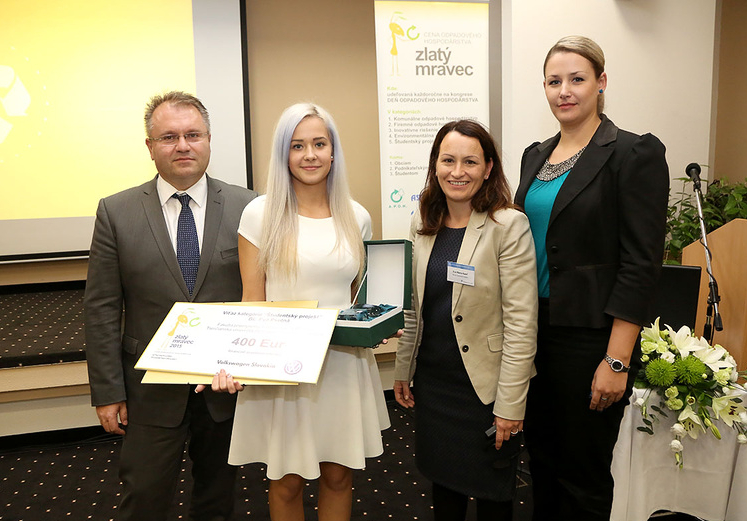Jedinečná metoda chemické recyklace PET lahví získala ocenění Zlatý mravenec