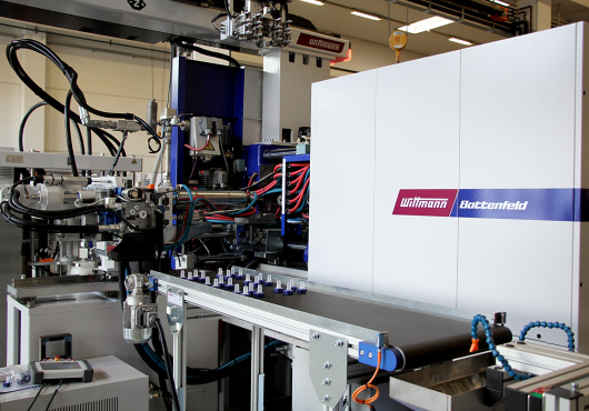 Wittmann na Swiss Plastics představil své nejmodernější vstřikovací a periferní technologie