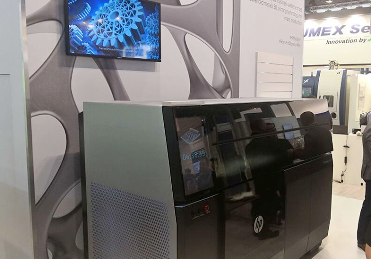 FORMNEXT 2018: 3D tiskárna není jen na kancelářský stůl, ale konkuruje i vstřikolisům