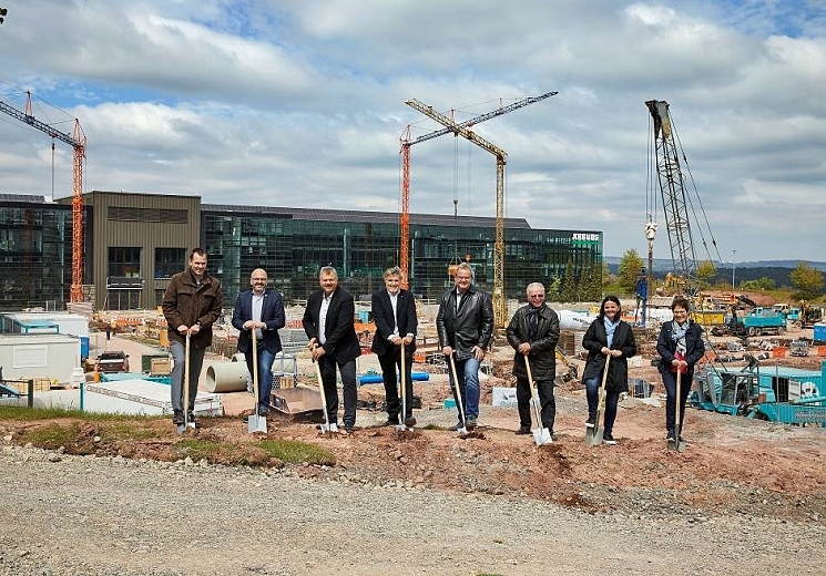 Arburg vybuduje novou montážní halu v centrálním výrobním závodu v Lossburgu