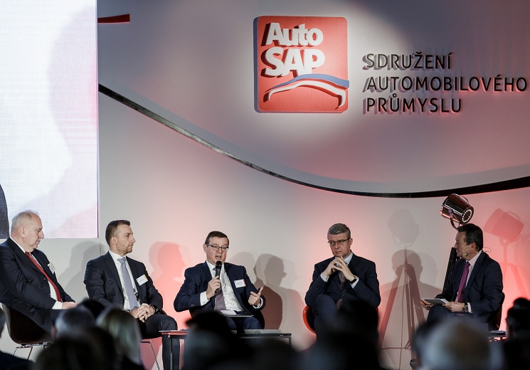 Výroba motorových vozidel dohání loňské tempo