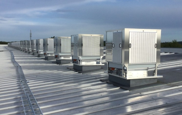 Direct adiabatic cooling of industrial premises