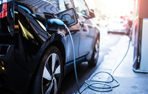 S aplikací MOL Plugee je nabíjení elektromobilů výhodnější
