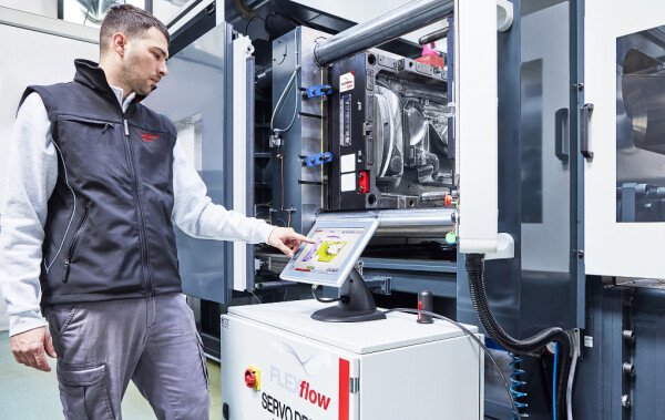 Oerlikon HRSflow: Pokročilé rozhraní člověk-stroj činí ovládání horkých vtoků snazší a flexibilnější