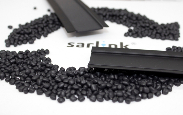 Teknor Apex představuje NOVÝ Sarlink® R2 3180B TPV s 25% recyklovaným obsahem