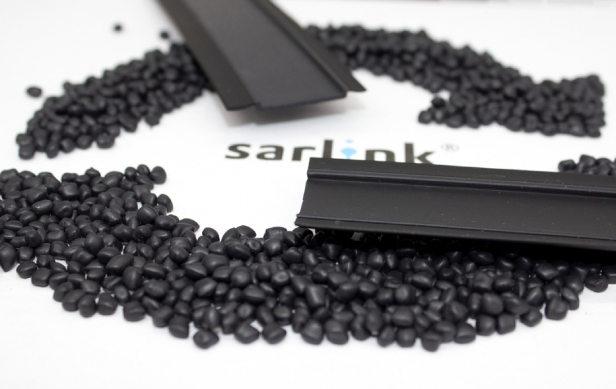 Teknor Apex představuje NOVÝ Sarlink® R2 3180B TPV s 25% recyklovaným obsahem