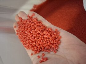 Prodám: LDPE regranulát fóliový, červený, MFI=0,8