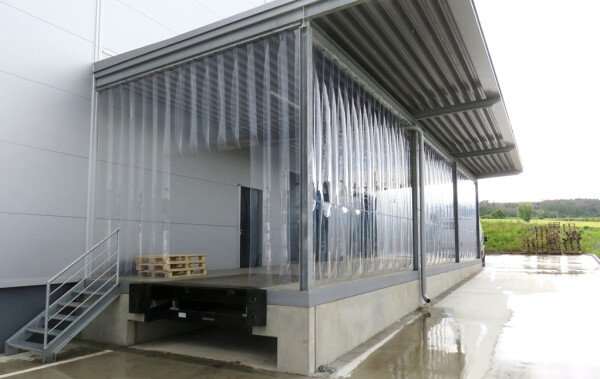 Priehľadný štít proti nežiaducim vplyvom – to sú cenovo dostupné plastové clony od Portaflex s.r.o.