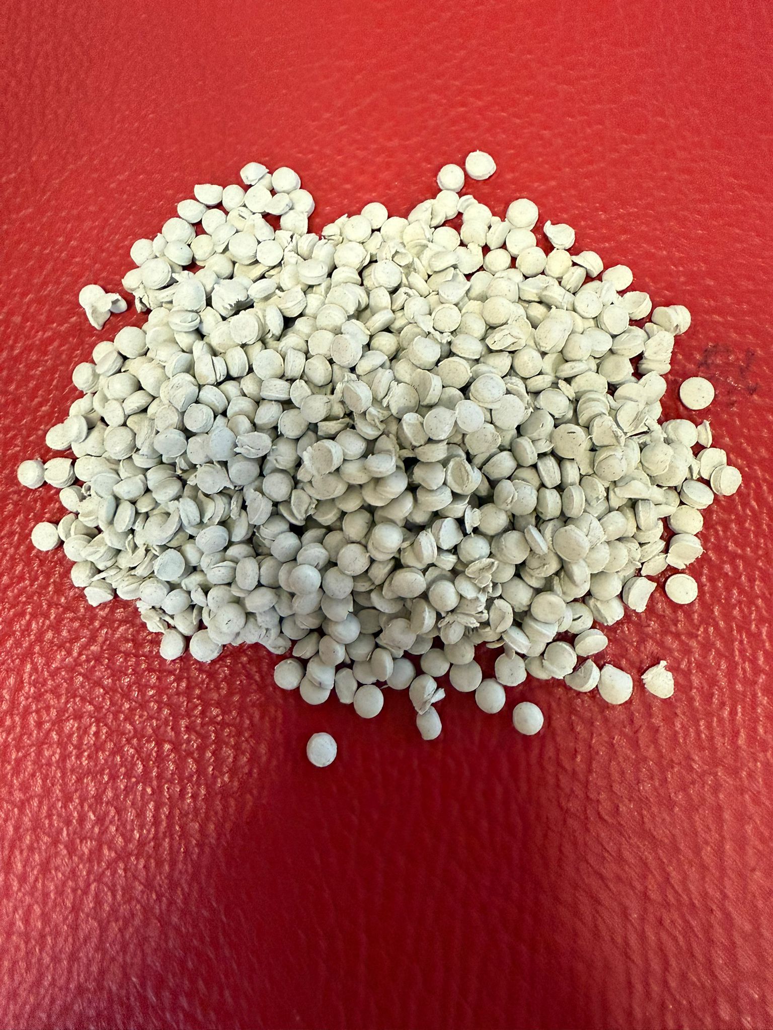 LDPE regranulát z tubiek od zubnej pasty