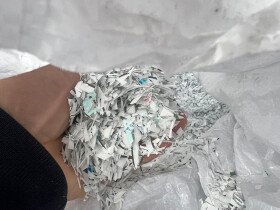 Predám: LDPE drť z tub od zubných pást